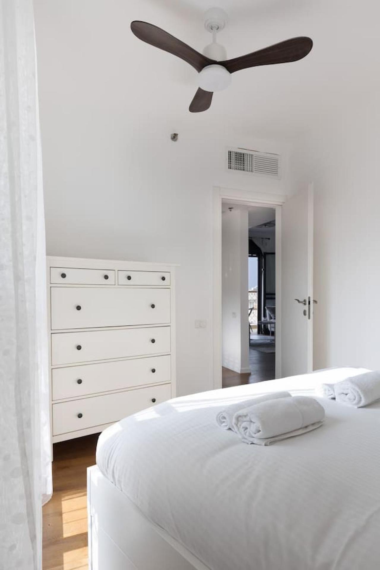 Elegant Apartment W Balcony & Mamad In Heart Of Tel Aviv By Sea N' Rent Buitenkant foto